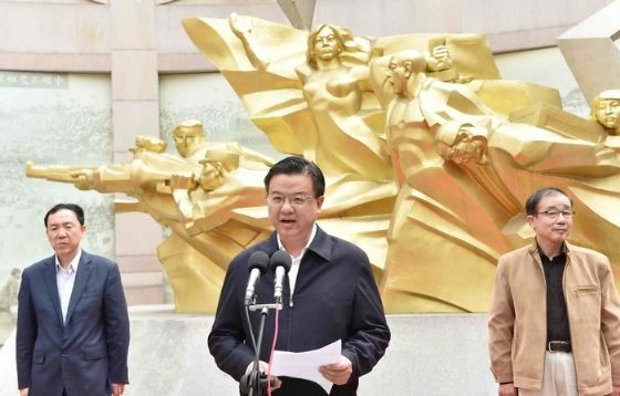 点击放大鼠标滚轮控制大小