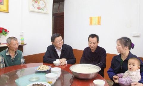 点击放大鼠标滚轮控制大小