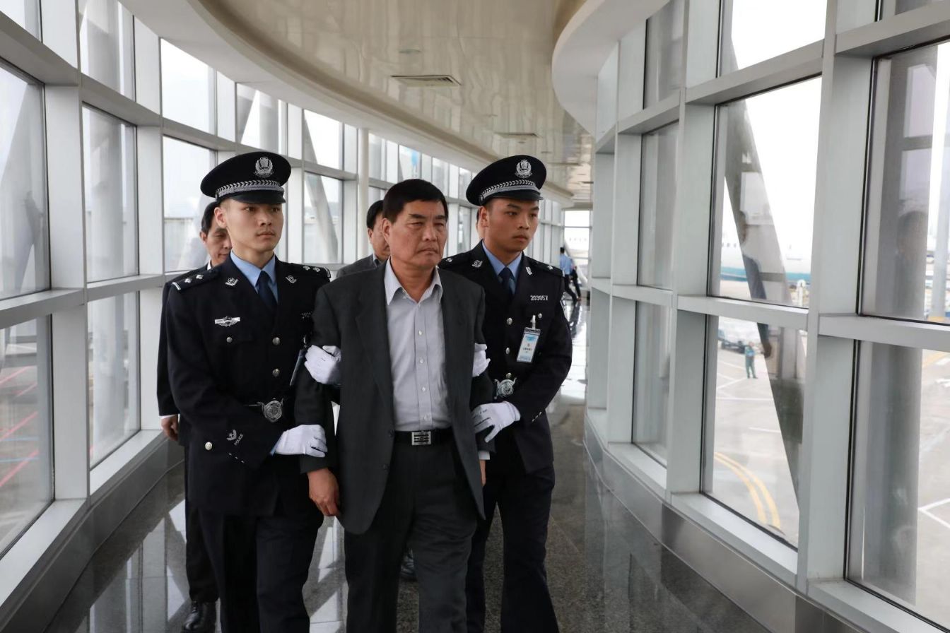 点击放大鼠标滚轮控制大小