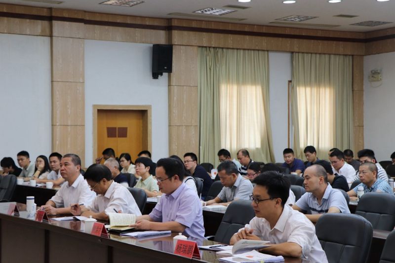 点击放大鼠标滚轮控制大小