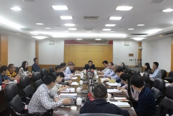 点击放大鼠标滚轮控制大小